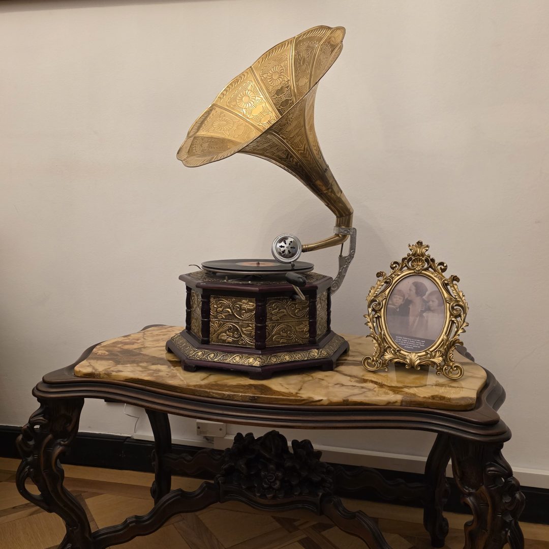 Art. History. Experience. – Eleganță și rafinament în cigar lounge București interbelic